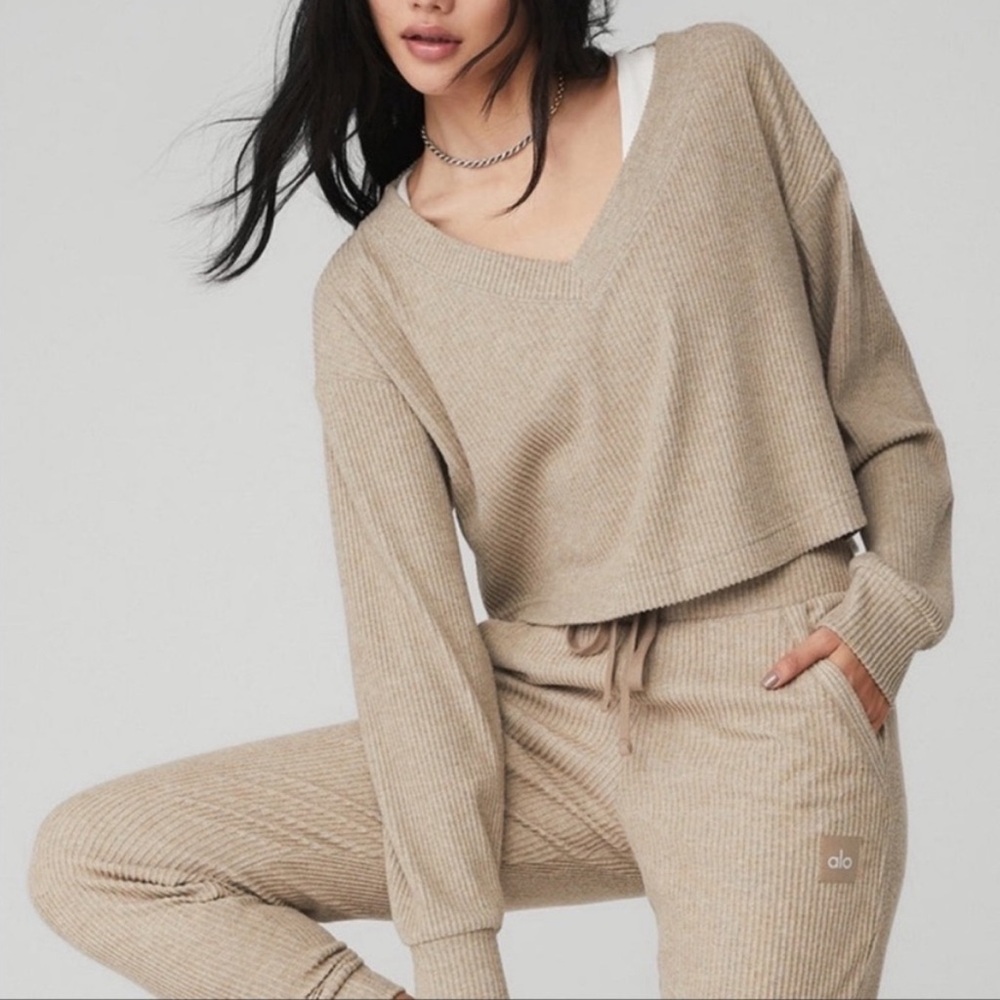 ALO Yoga Medium Crop Muse V Neck Long Sleeve Shirt Used